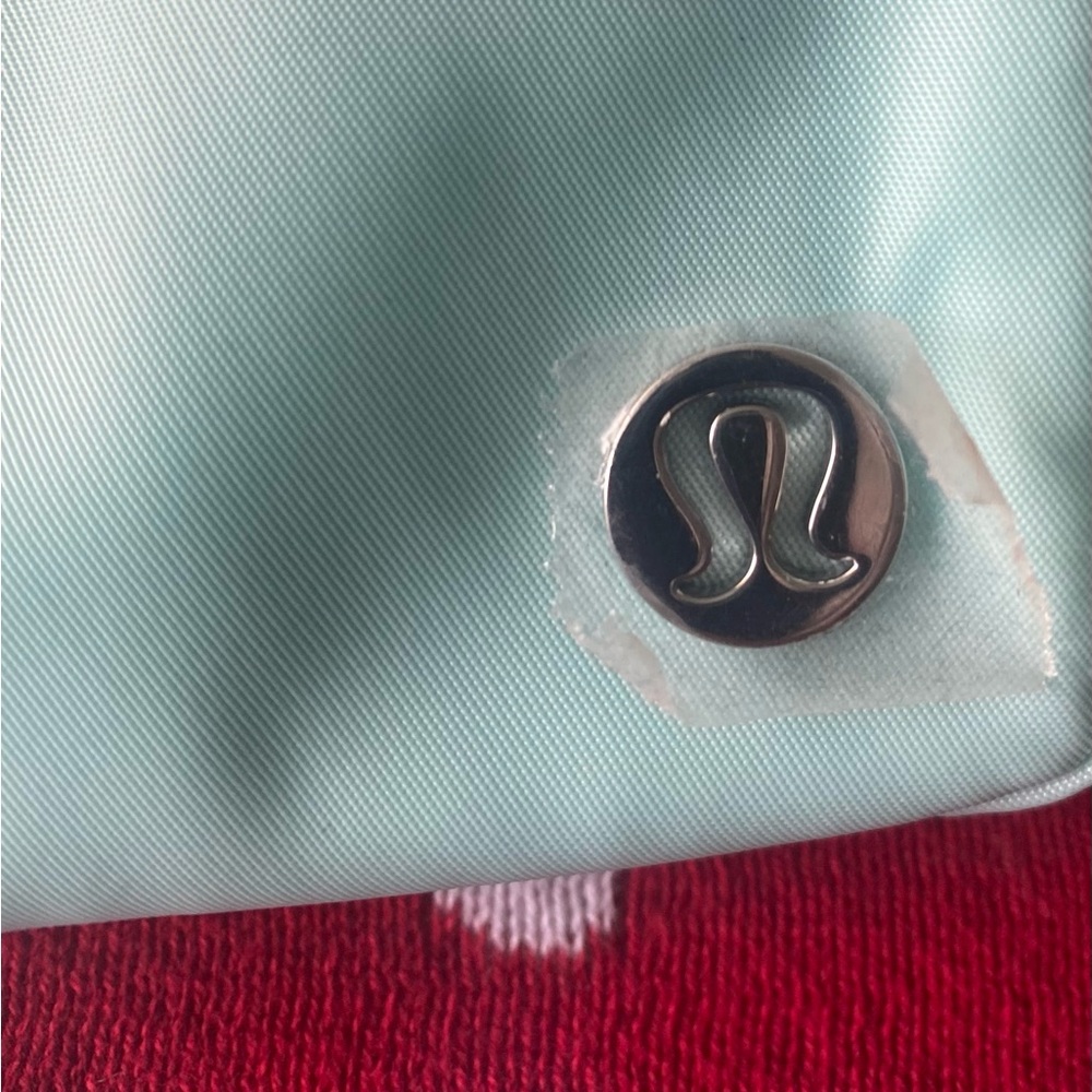 NWT! Lululemon Light Blue “Everywhere Belt Bag” - Picture 2 of 6
